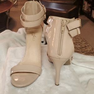 Size 7 1/2 Medium Shoes